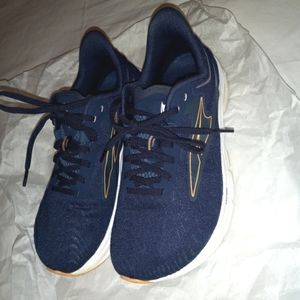 Altra Womens Torin 6  Size: 7.5 Wide Color: Blue